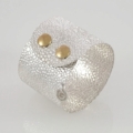 Damen Armreif "Atelier" Reptil Look in Sterling Silber 925/000 mit Druckknopf Verschluss. Breite: 45 mm