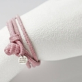 Armband Soft-Nappa mit Knebelverschluss: Muster-Prägung Galuchat mit Schmuckanhänger in Sterling Silber 925/000