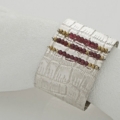 Armband Atelier Kroko in Sterling Silber 925/000 mit facettierten Granat und Hämatit Beads. Druckknopf Sicherung. Breite: 45 mm