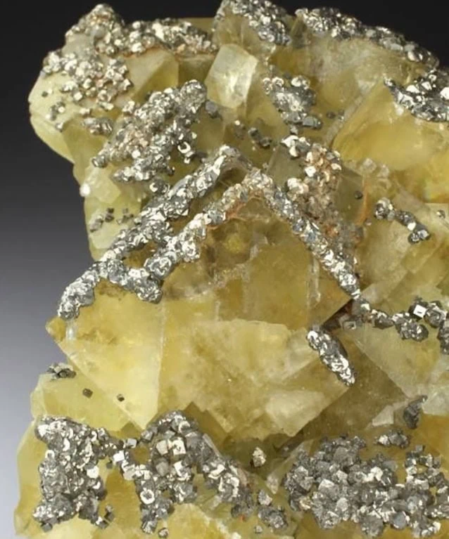 Fluorit Mohshärte 4. Pyrit Mohshärte 6-6,5