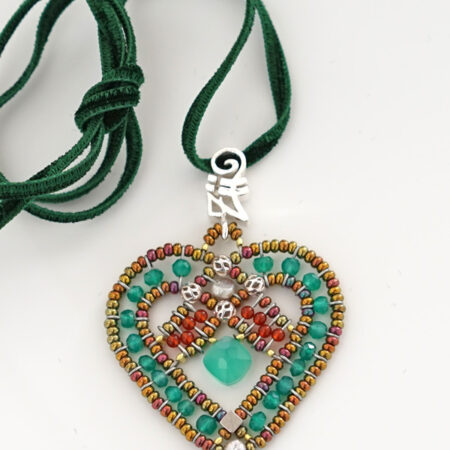 Herz Anhänger "Coeur" Green mit grünem Onyx, Karneol, Perlen, Murano Beads und Sterling Silber 925/000 am Samtband