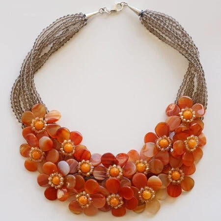 Collier Kette mit echten Steinen in hellen und dunklen Farbentönen