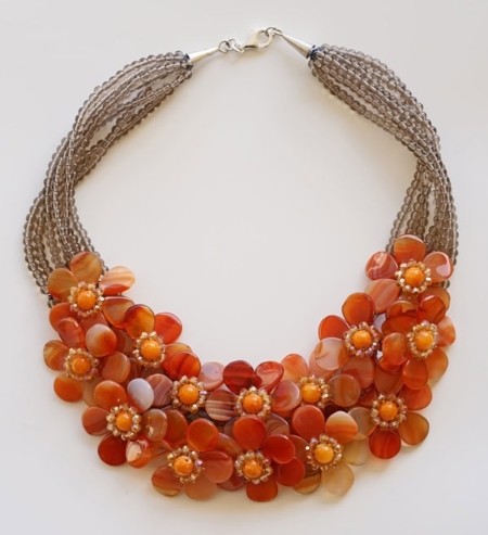 Collier Kette mit echten Steinen in hellen und dunklen Farbentönen