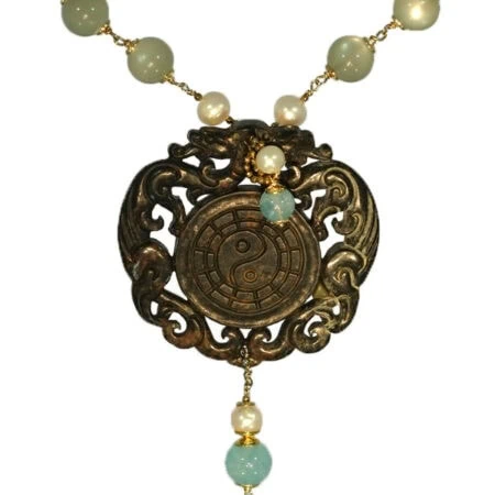 Kette mit Jade, Mondstein, Aquamarinen und Perlen