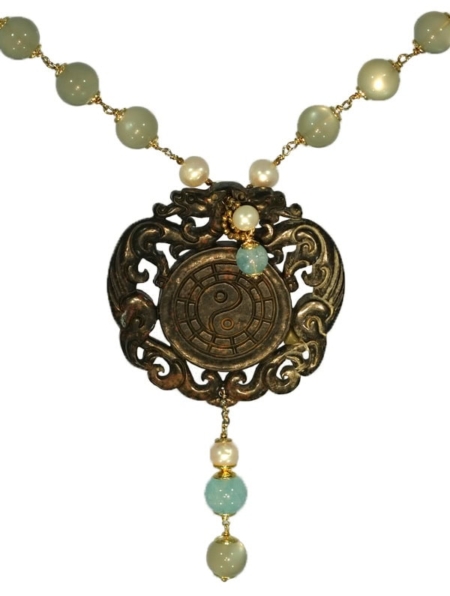 Kette mit Jade, Mondstein, Aquamarinen und Perlen