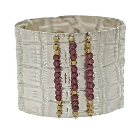 Damen Armspange Atelier Kroko in Sterling Silber 925/000 mit facettierten Granat und Hämatit Beads. Druckknopf Sicherung. Breite: 45 mm