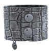 Damen Armreif Atelier Kroko in Sterling Silber 925/000 schwarz rhodiniert, mit Druckknopf Verschluss. Breite: 45 mm