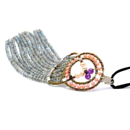 Halskette mit echten Steinen und Silber am Samtband