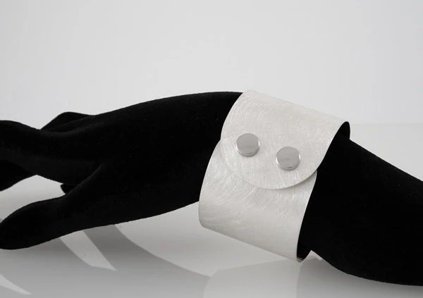 Damen Armband "Atelier" in Silber 925/000 mit Druckknopf Verschluss. Breite: 45 mm