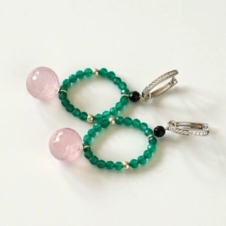 Ohrringe in Creolen Form mit Einhänger