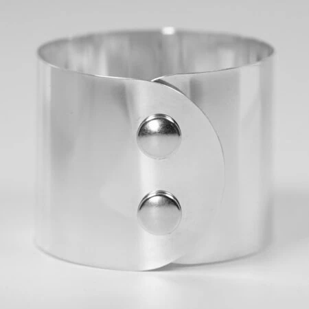 Damen Armreif "Atelier" in Silber 935/000 mit Druckknopf Verschluss. Breite: 45 mm