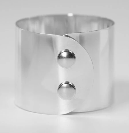 Damen Armreif "Atelier" in Silber 935/000 mit Druckknopf Verschluss. Breite: 45 mm